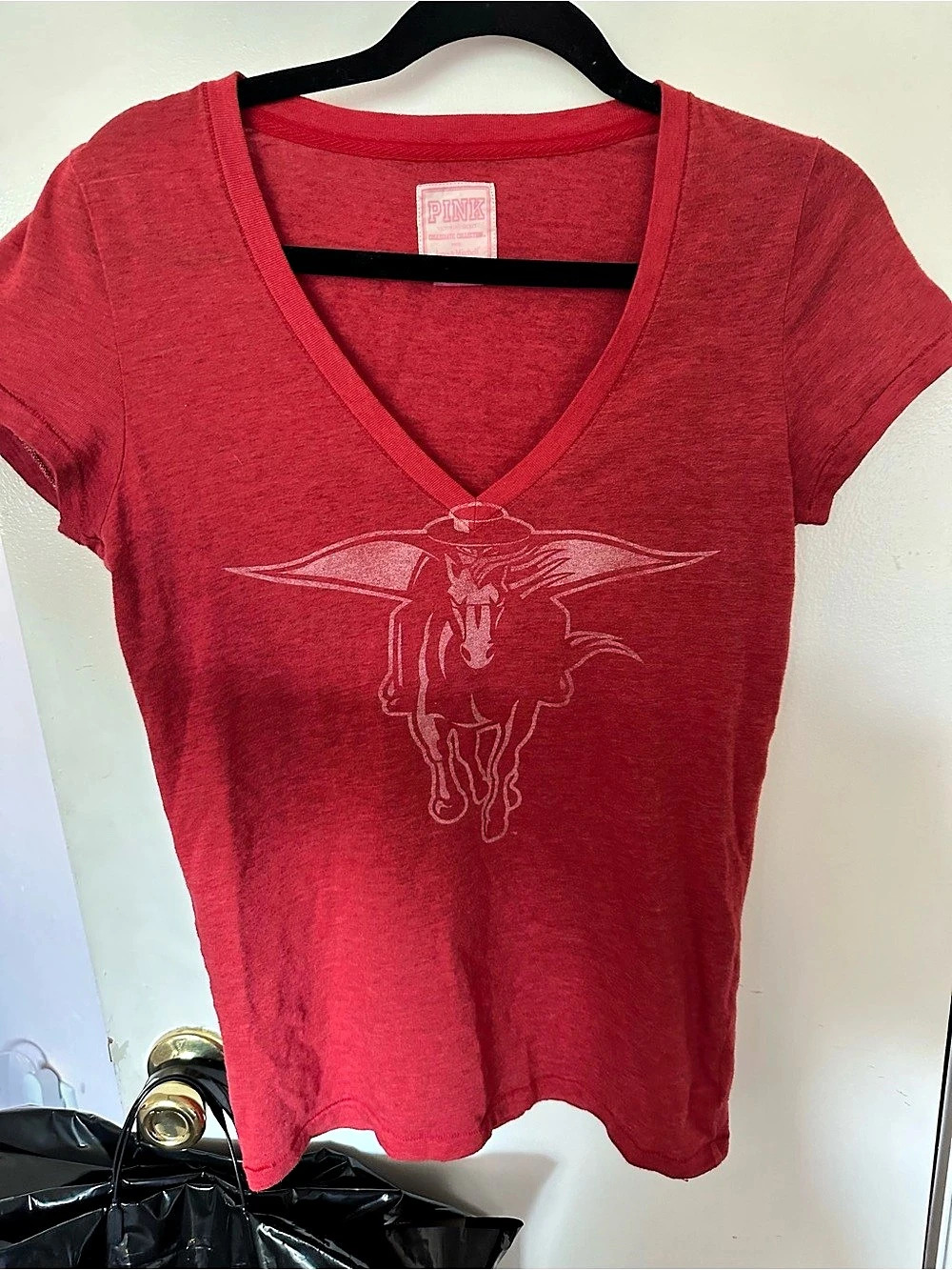 PINK Graphic V-Neck Tee Size Medium Red